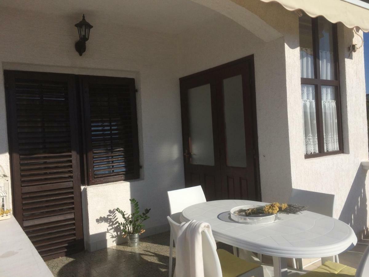 Apartments Villa Jusup Starigrad Exterior photo